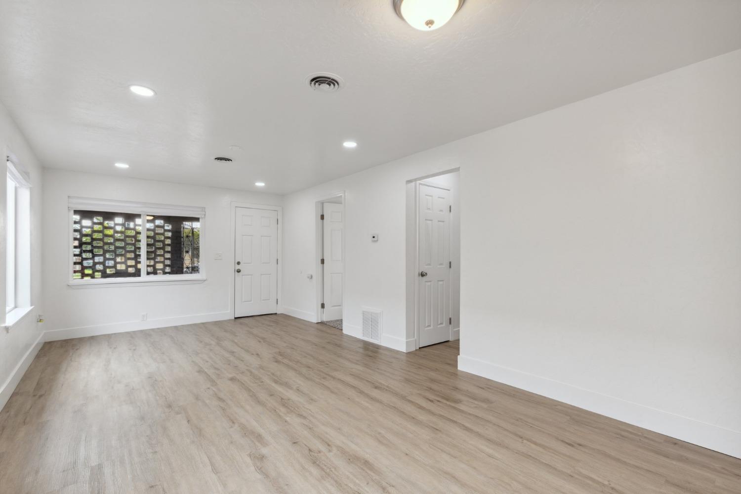 1835 E Clay, Fresno, CA 93701