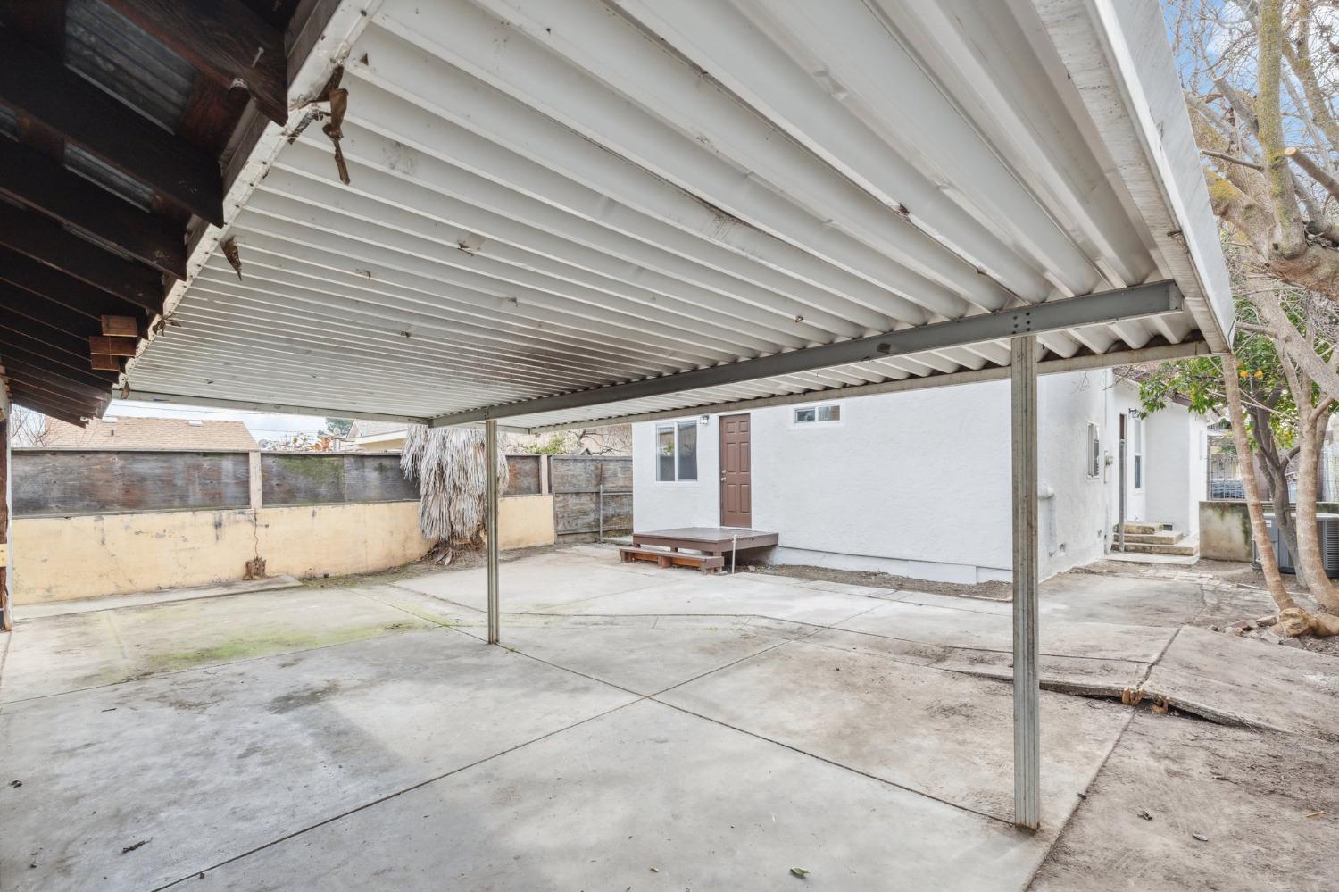 1835 E Clay, Fresno, CA 93701