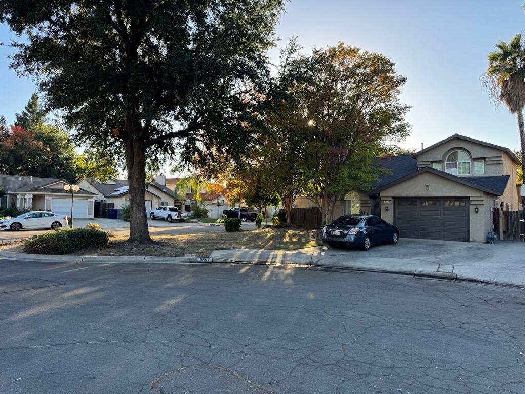 9567 N Barton Ave, Fresno, CA 93720