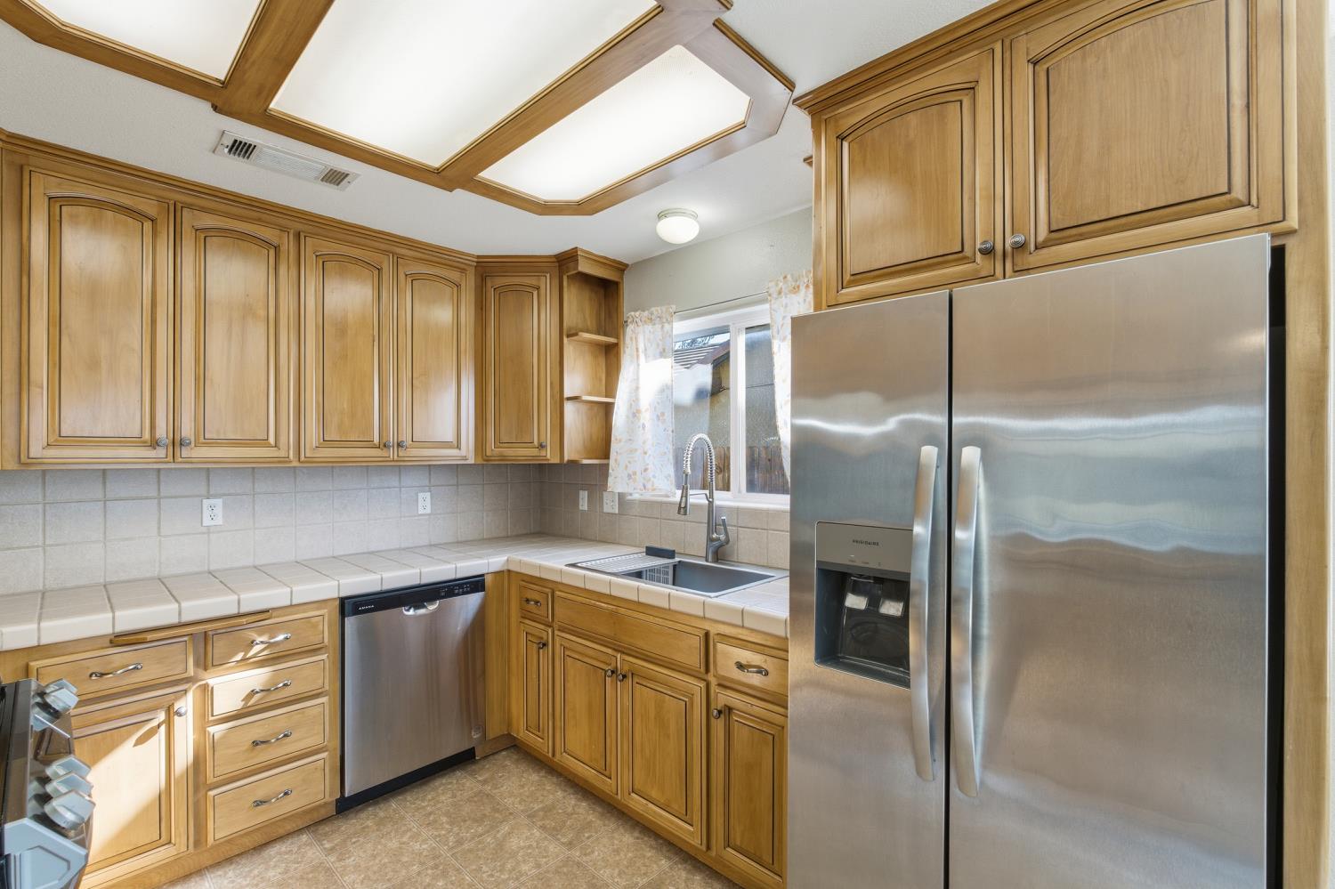 184 S Doubletree Way, Madera, CA 93637