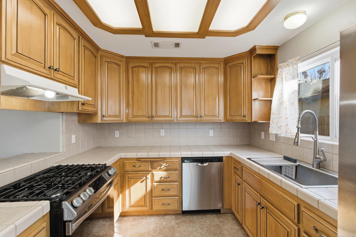 184 S Doubletree Way, Madera, CA 93637