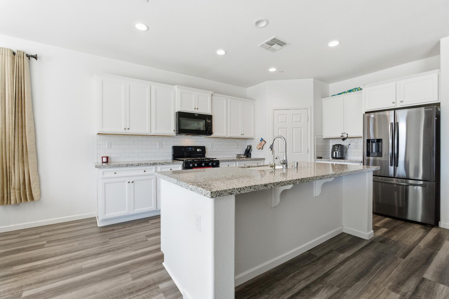 6433 W Acacia Ave, Fresno, CA 93723