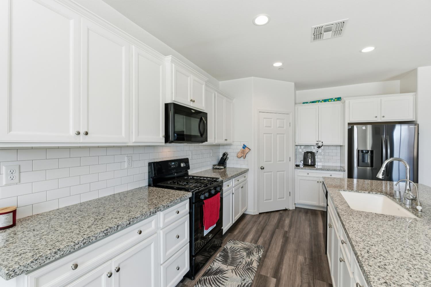 6433 W Acacia Ave, Fresno, CA 93723