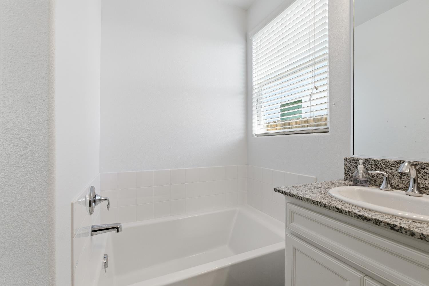 6433 W Acacia Ave, Fresno, CA 93723