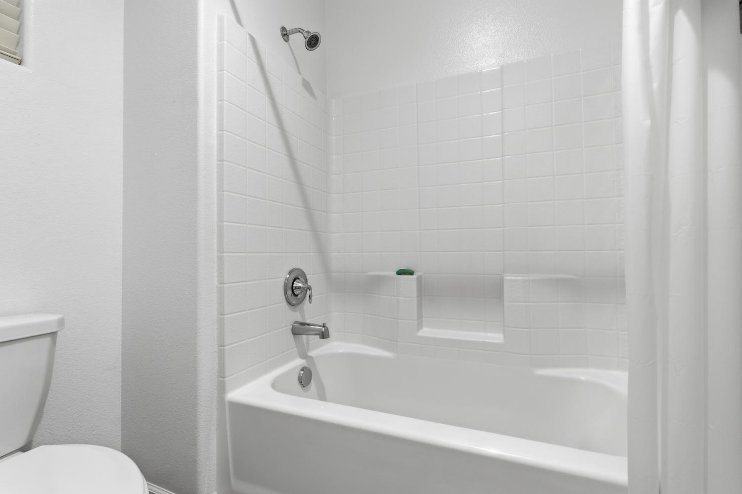 6433 W Acacia Ave, Fresno, CA 93723