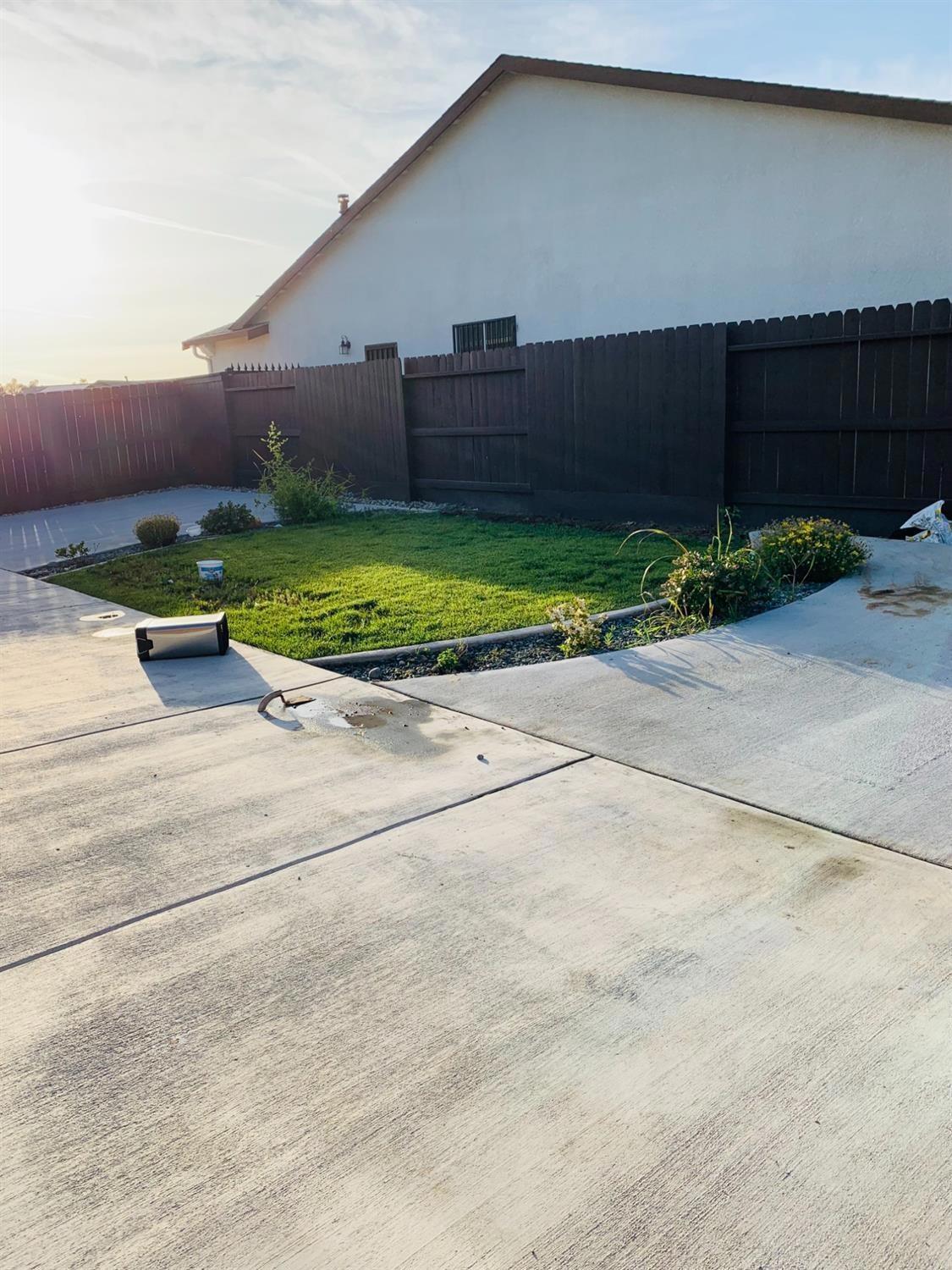 5441 E Burns, Fresno, CA 93727