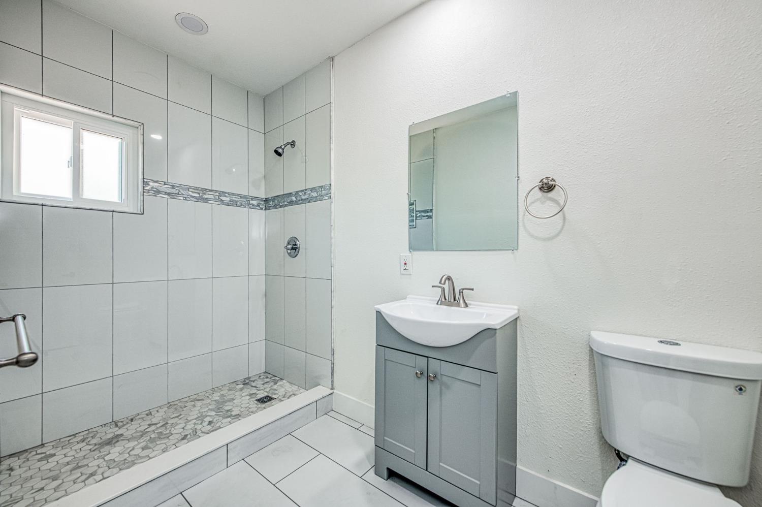 506 W Terrace Ave, Fresno, CA 93705