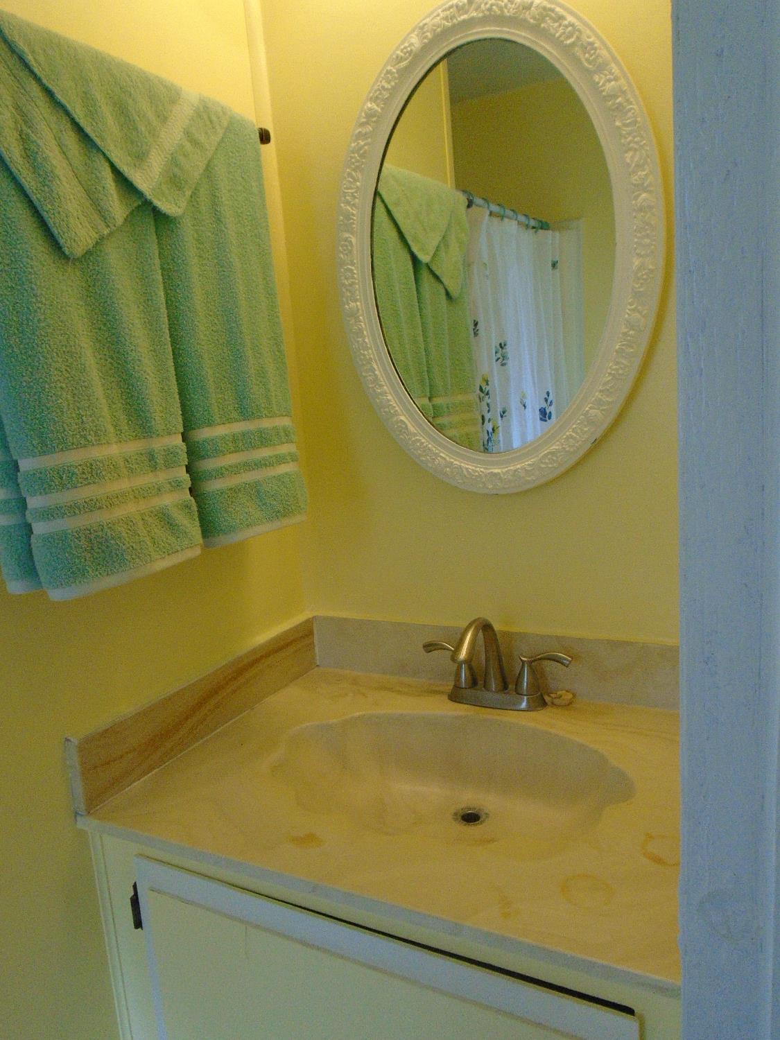 852 #2 E Grangeville Blvd #2, Hanford, CA 93230