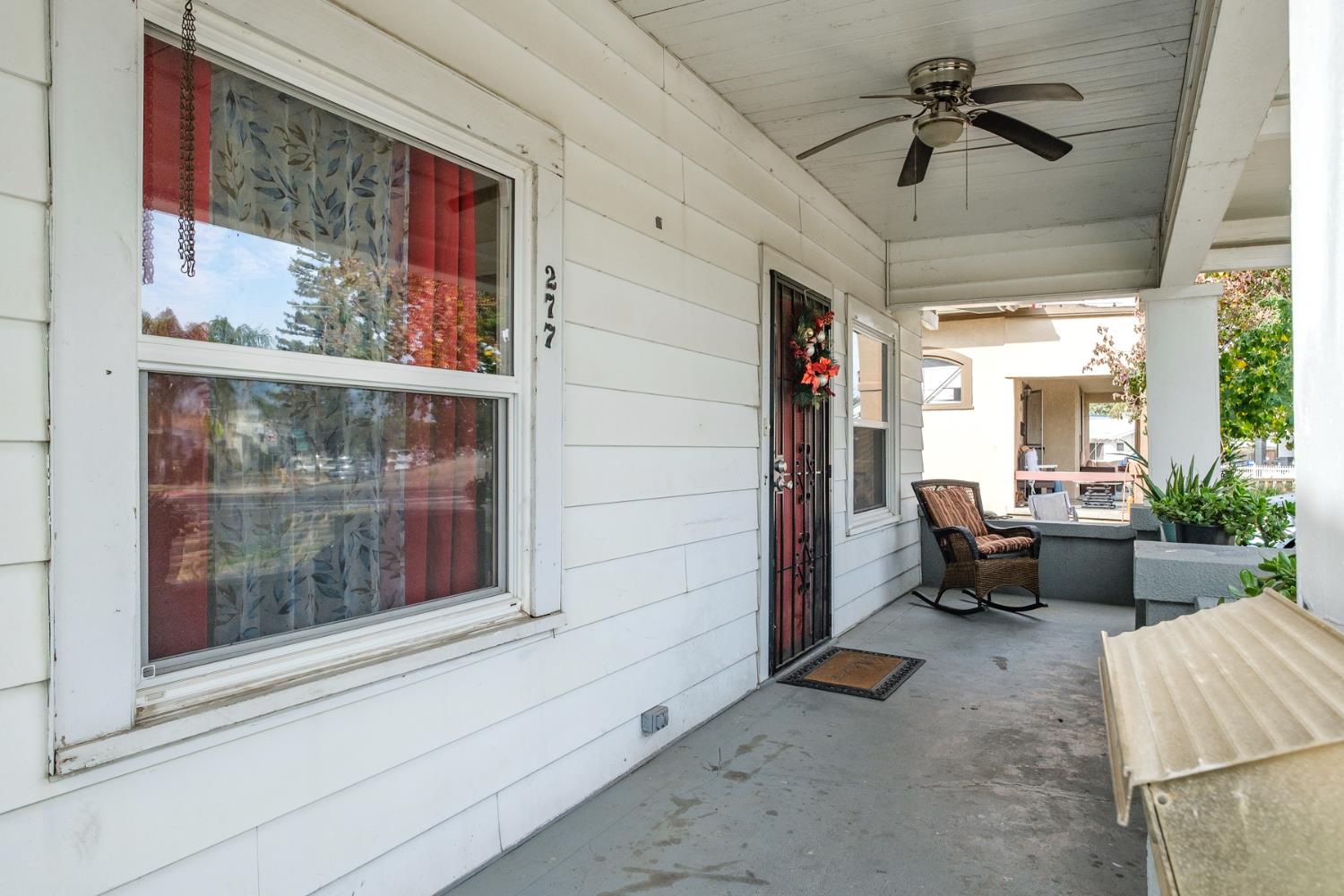 277 N H St, Dinuba, CA 93618