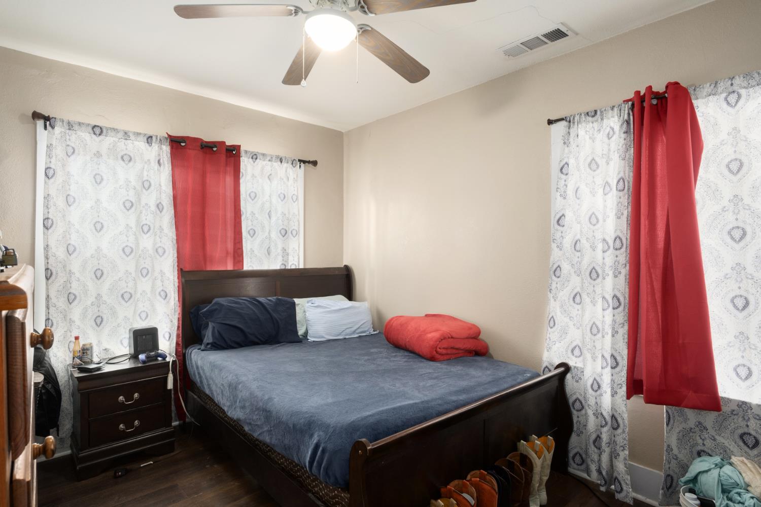 277 N H St, Dinuba, CA 93618