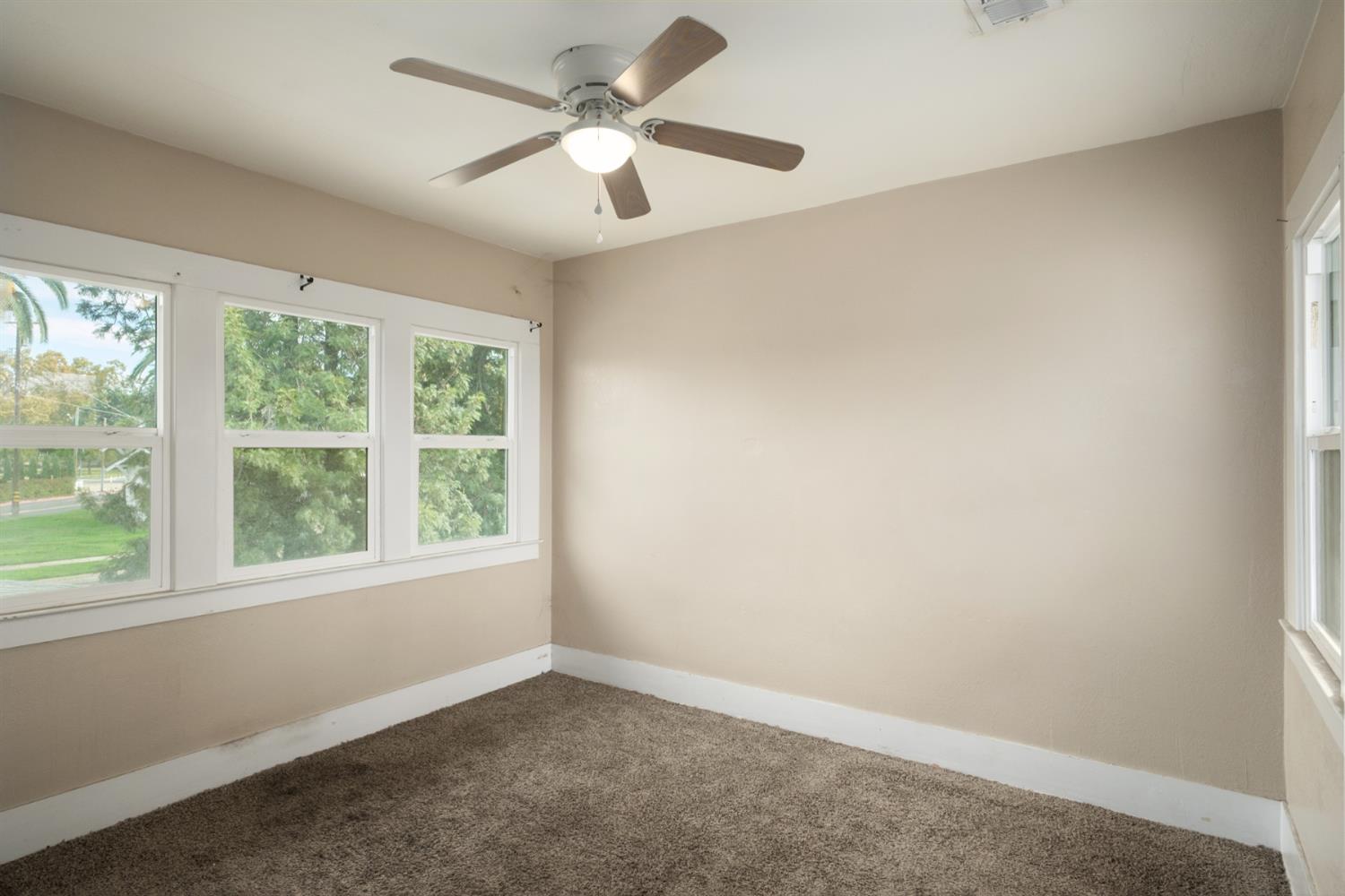 277 N H St, Dinuba, CA 93618