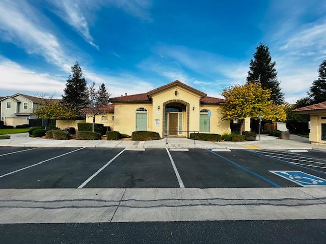 4381 W Pinsapo Dr, Fresno, CA 93722