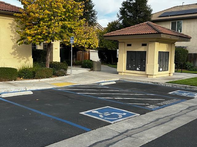 4381 W Pinsapo Dr, Fresno, CA 93722