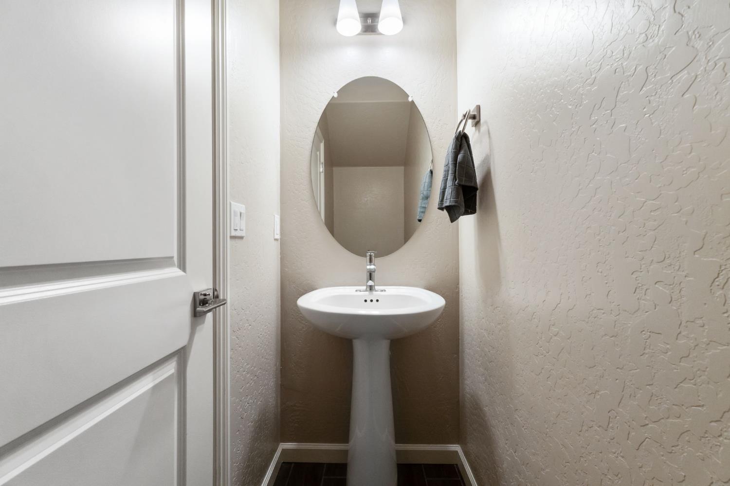 1106 Significant Way W, Madera, CA 93636