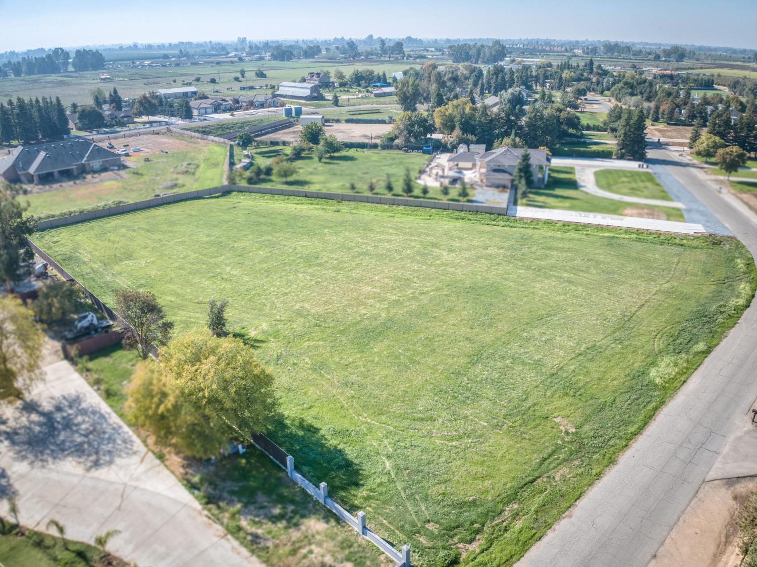 1 E Princeton Ave, Sanger, CA 93657