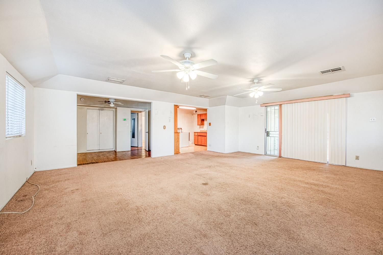 1733 W Metzler Dr, Sanger, CA 93657