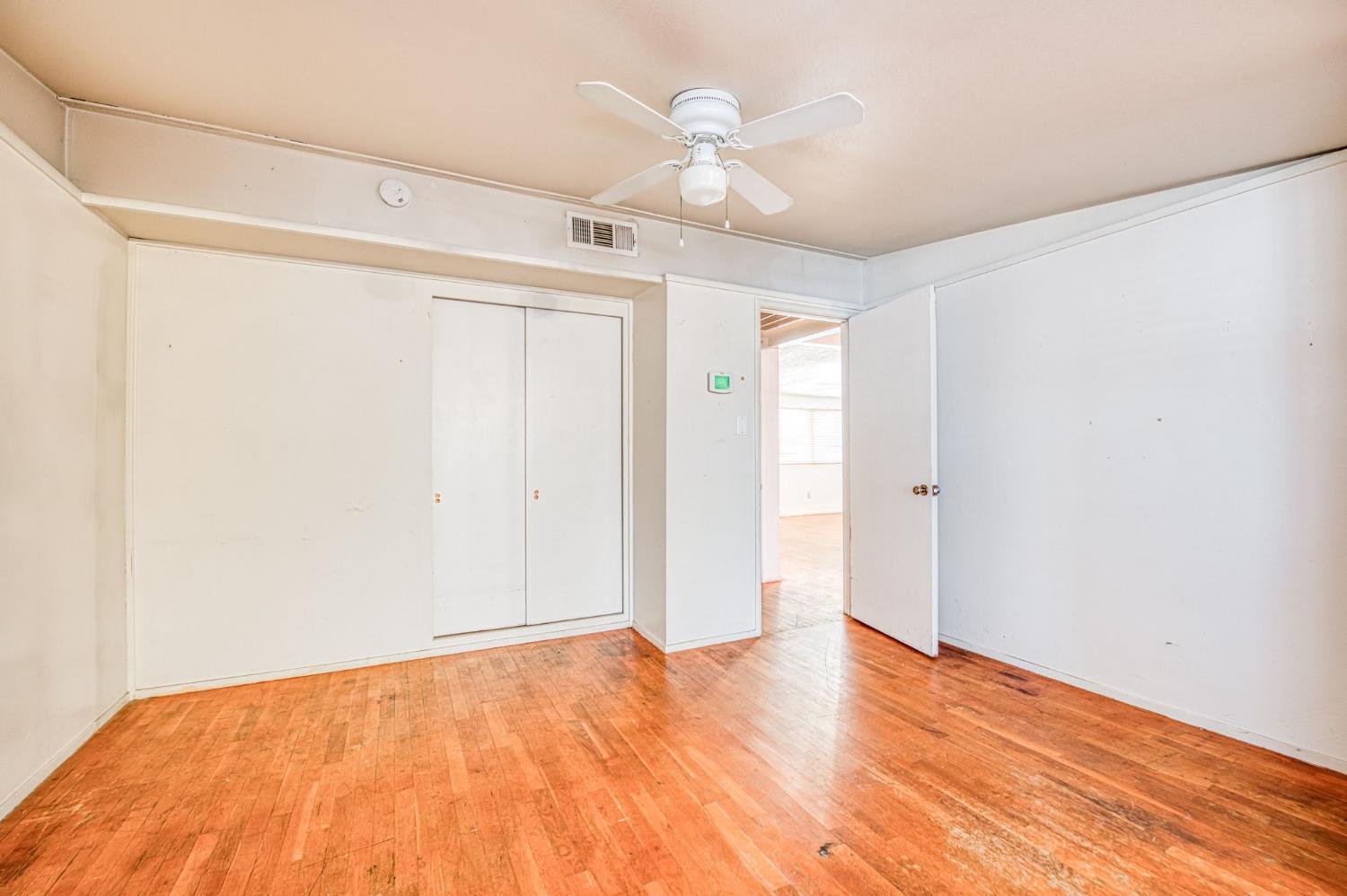 1733 W Metzler Dr, Sanger, CA 93657