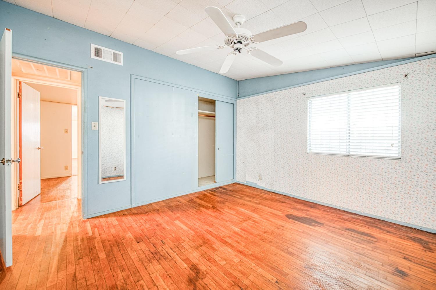 1733 W Metzler Dr, Sanger, CA 93657