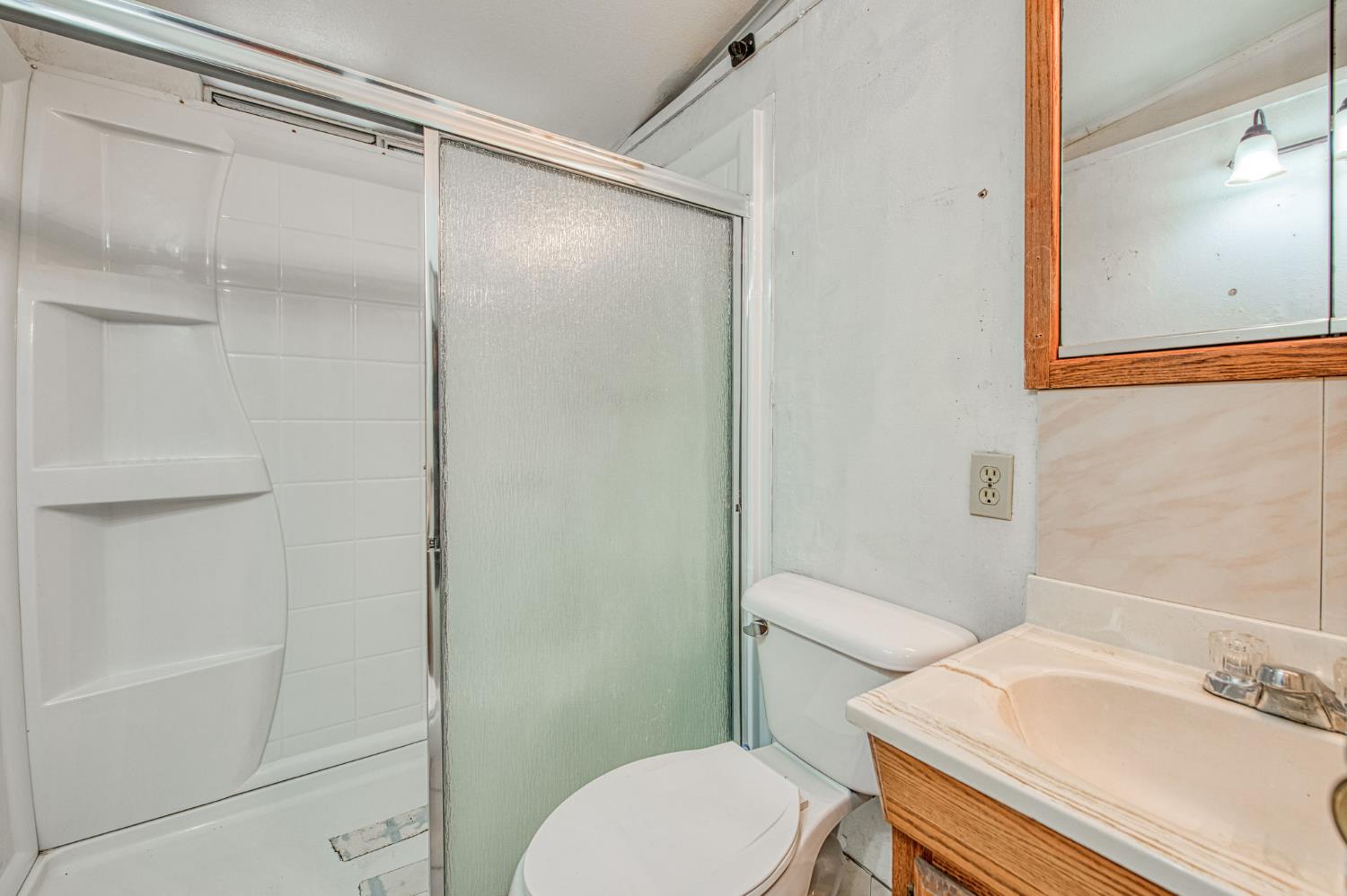 1733 W Metzler Dr, Sanger, CA 93657