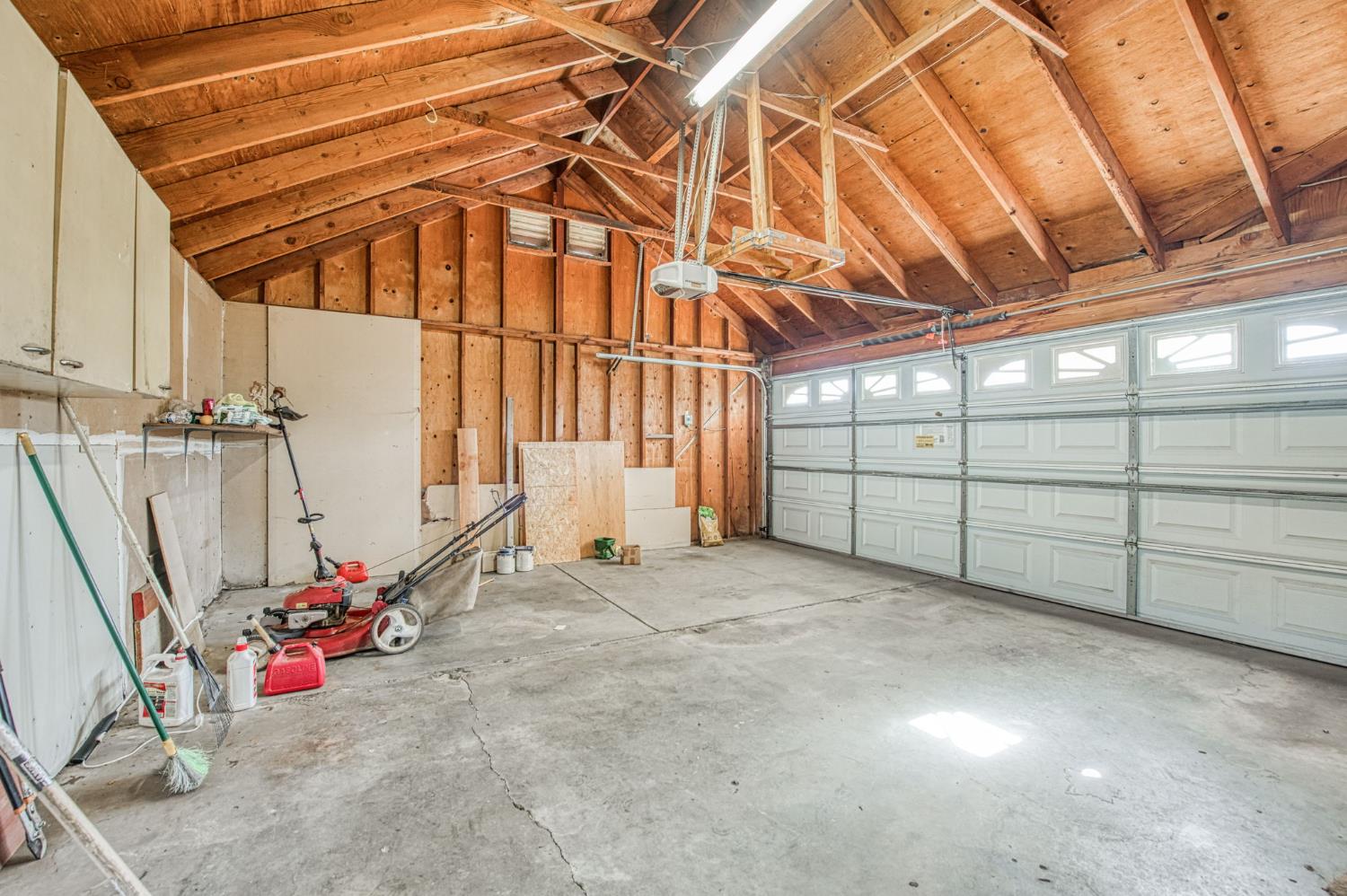 1733 W Metzler Dr, Sanger, CA 93657