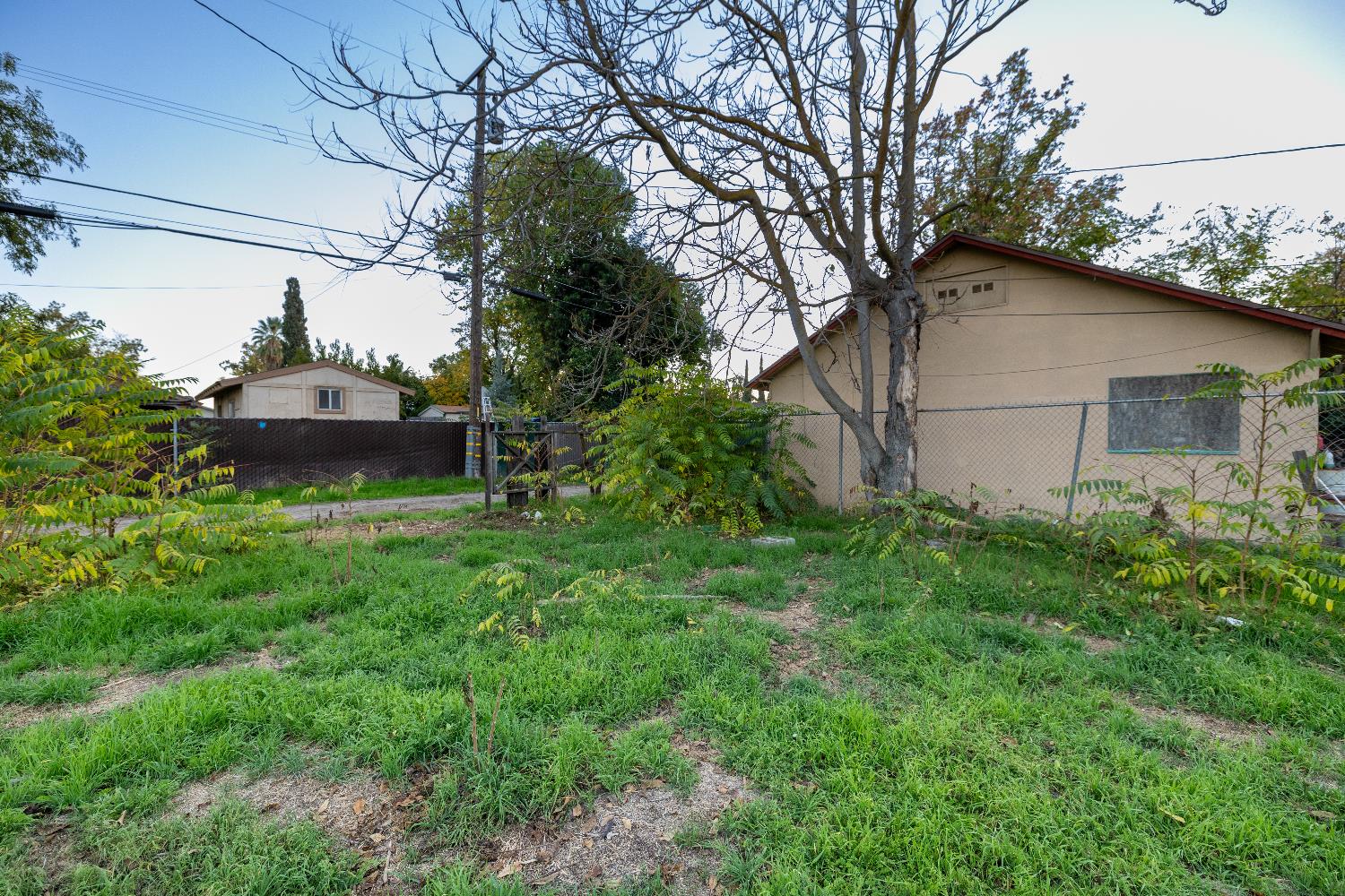 3924 E Grant Ave, Fresno, CA 93702