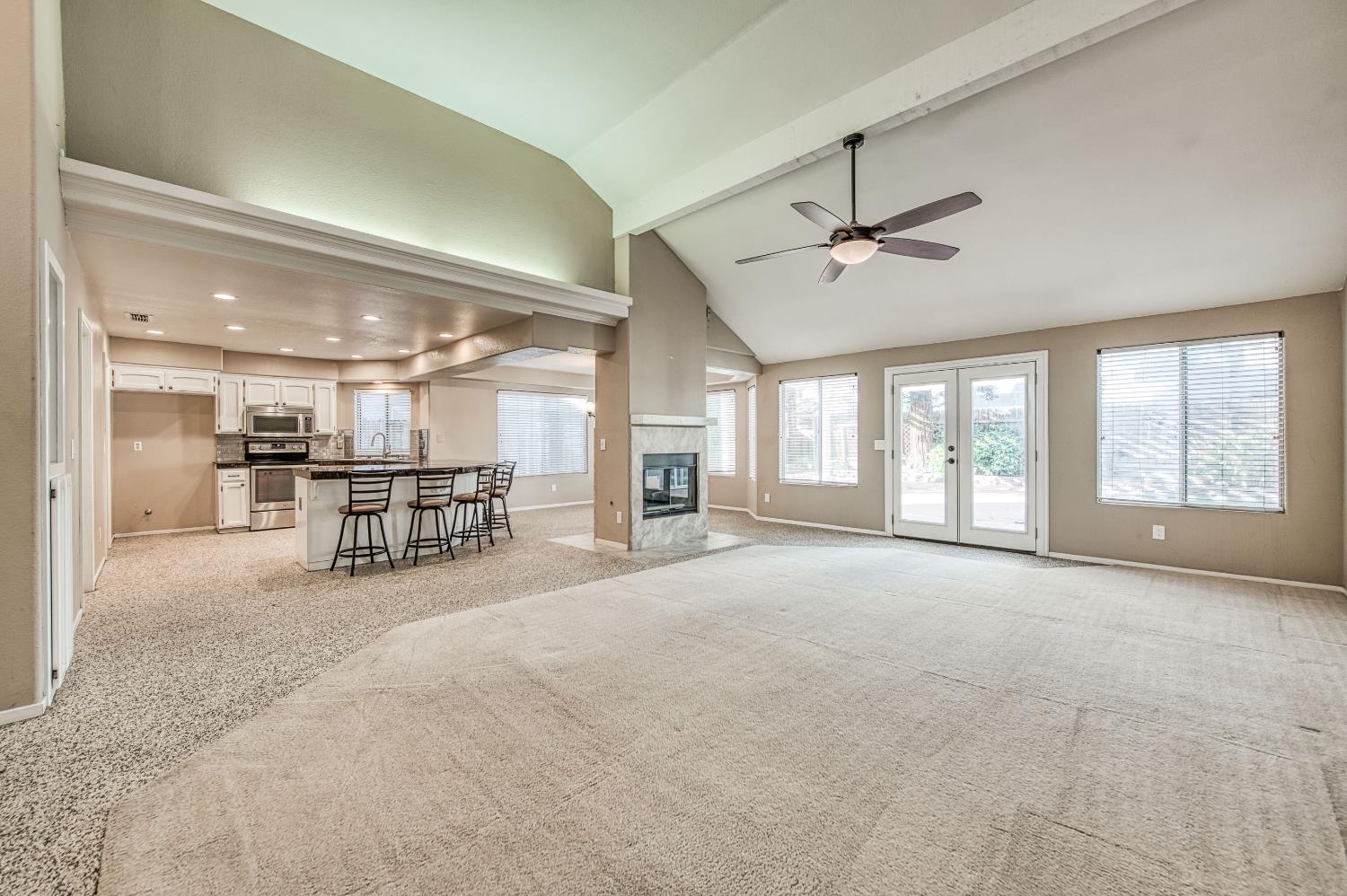 1800 E Omaha Ave, Fresno, CA 93720