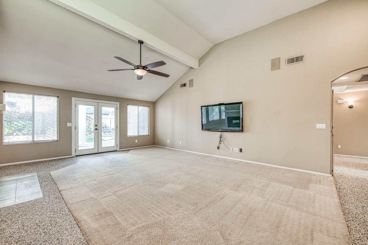 1800 E Omaha Ave, Fresno, CA 93720