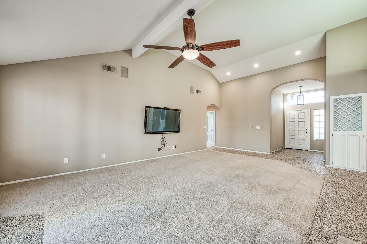 1800 E Omaha Ave, Fresno, CA 93720