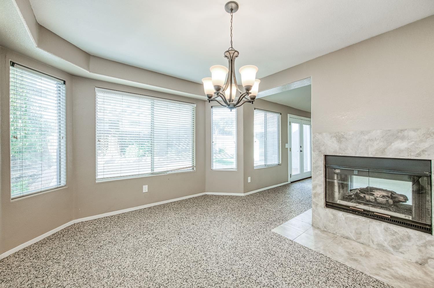 1800 E Omaha Ave, Fresno, CA 93720