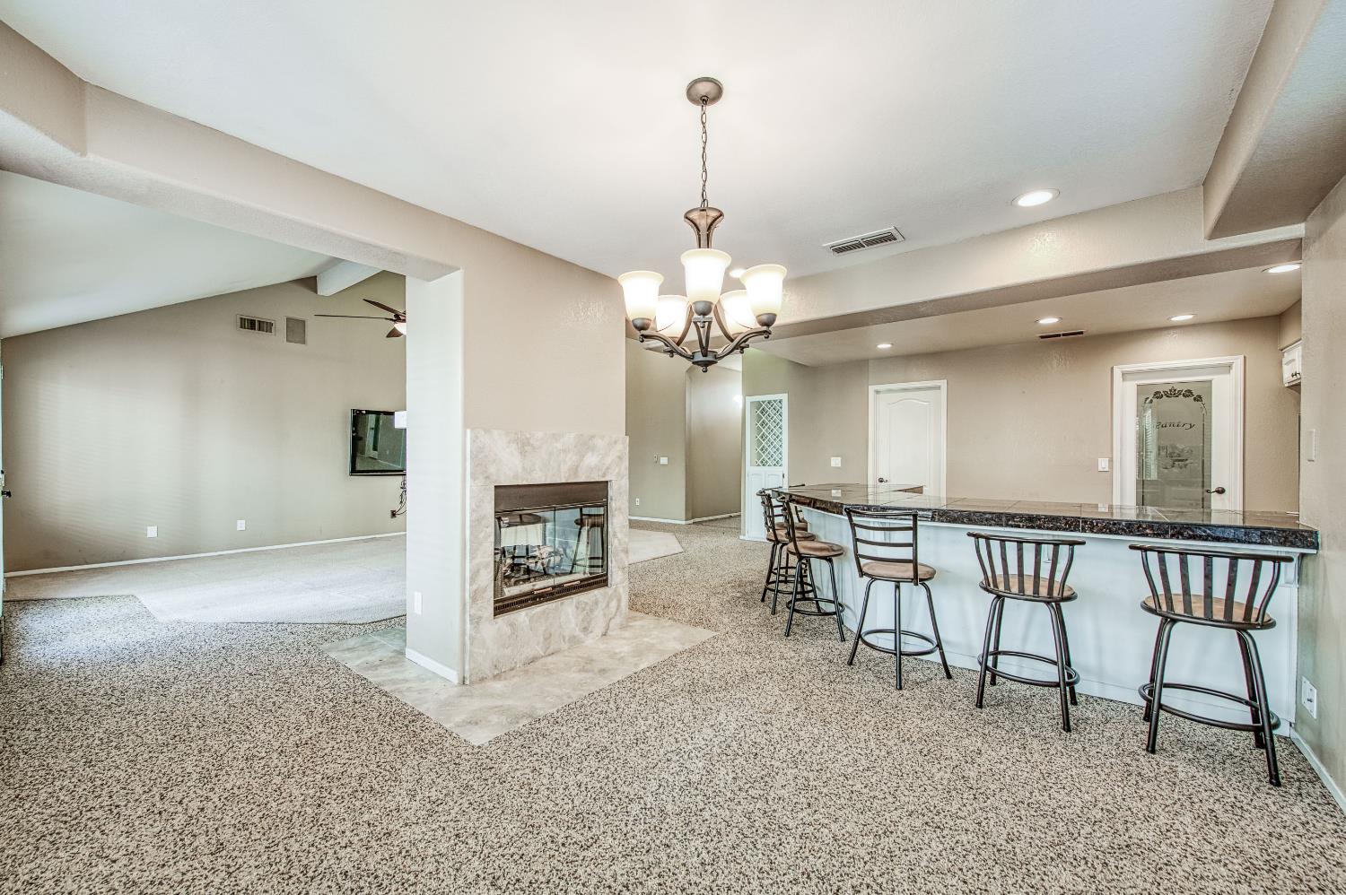 1800 E Omaha Ave, Fresno, CA 93720