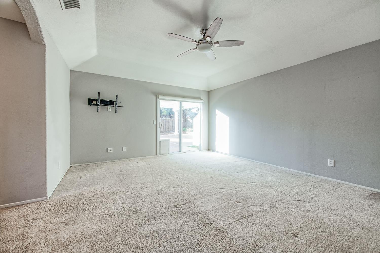 1800 E Omaha Ave, Fresno, CA 93720