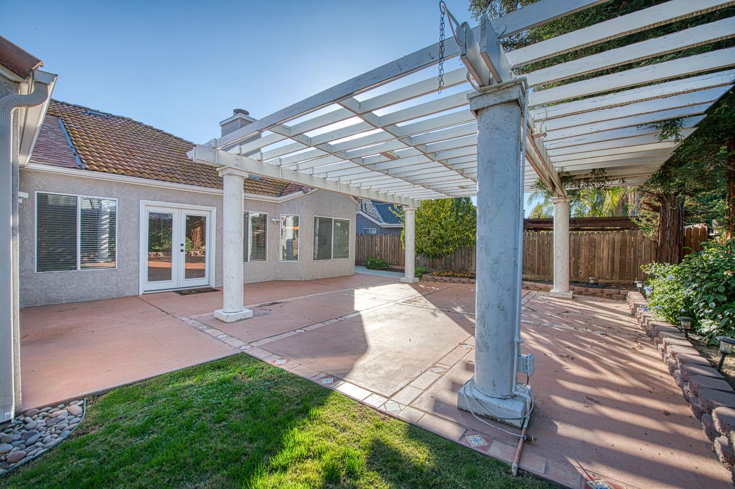 1800 E Omaha Ave, Fresno, CA 93720