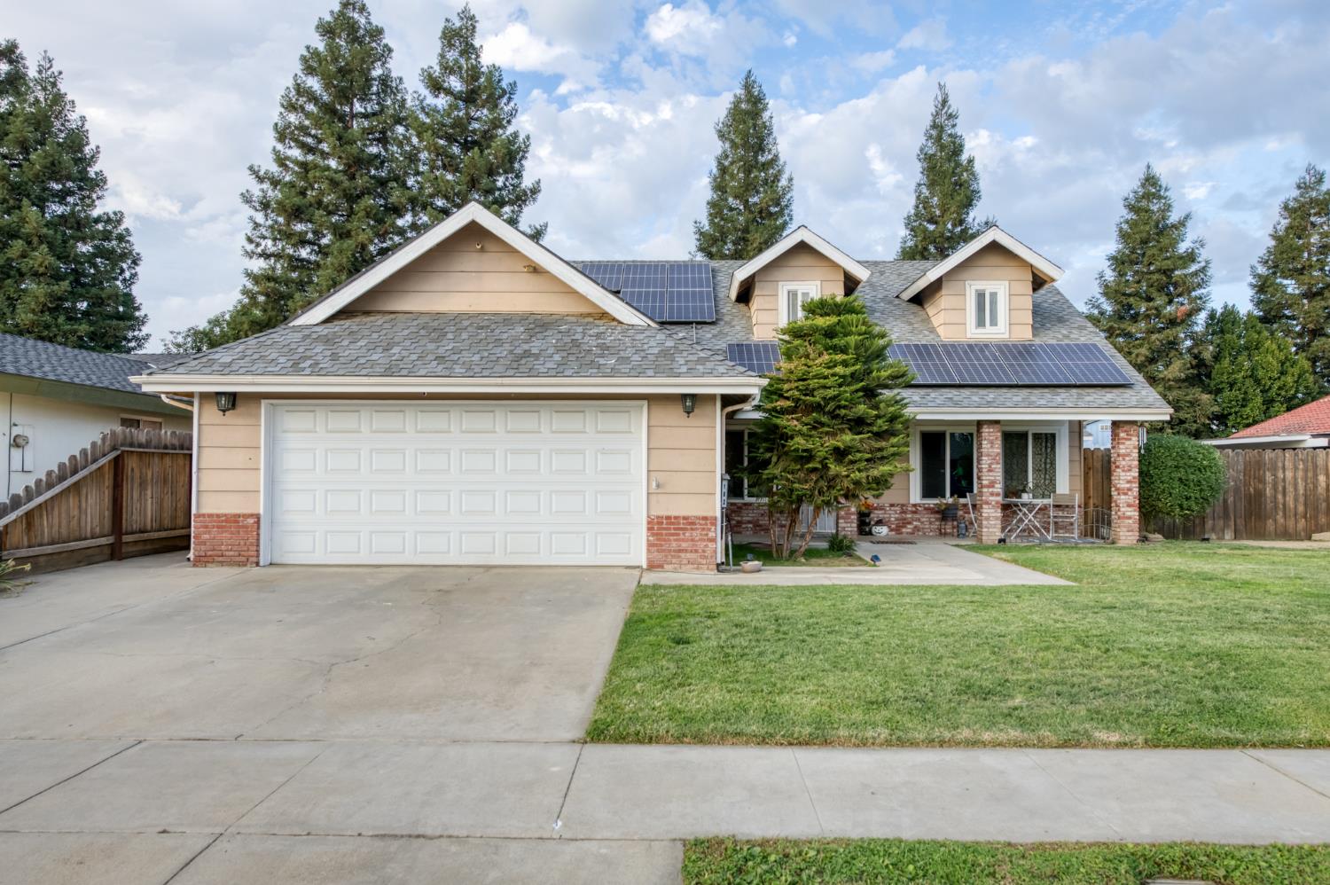 182 E Kennedy Ave, Tulare, CA 93274