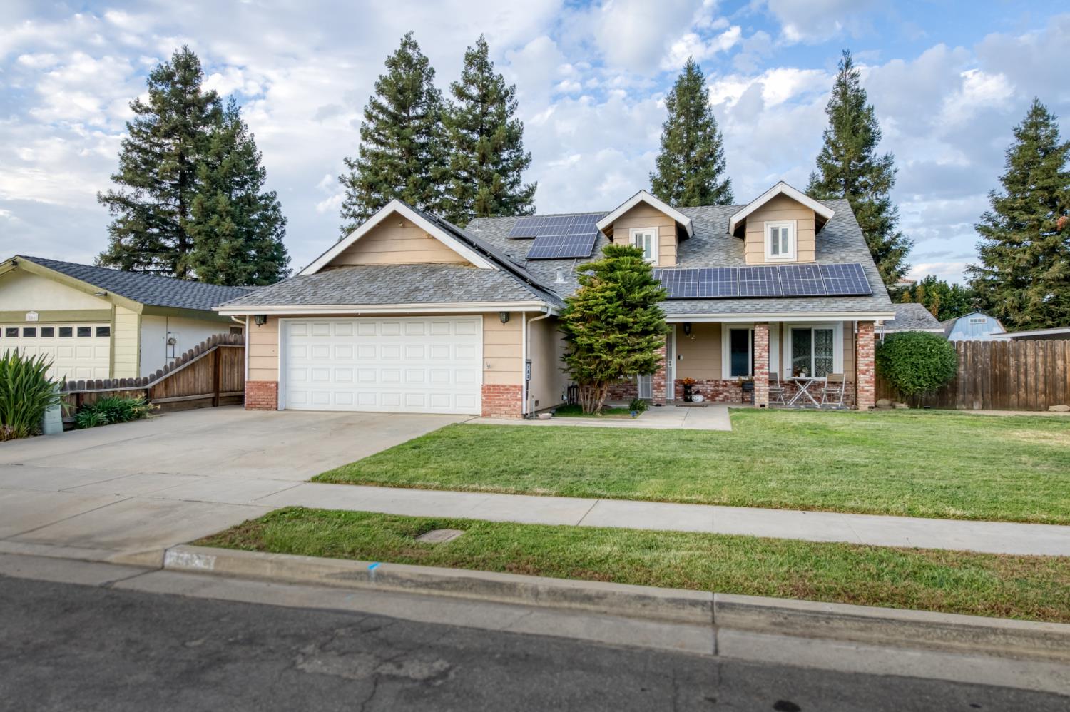 182 E Kennedy Ave, Tulare, CA 93274