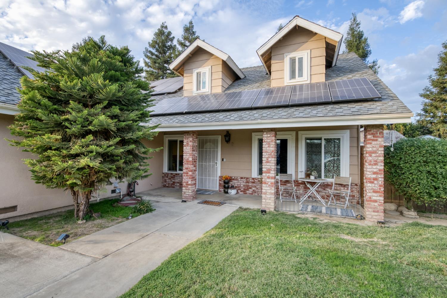 182 E Kennedy Ave, Tulare, CA 93274