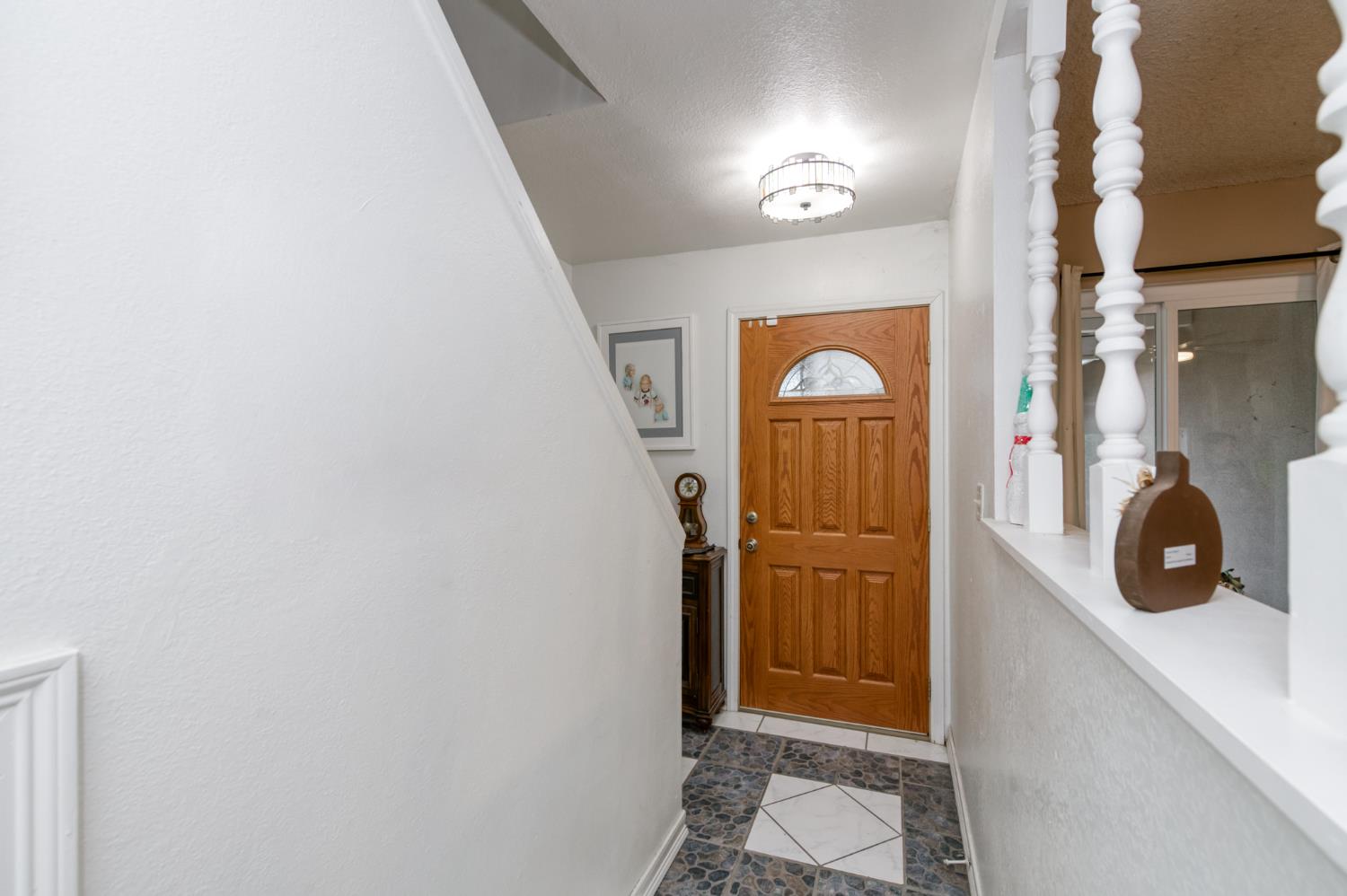 182 E Kennedy Ave, Tulare, CA 93274