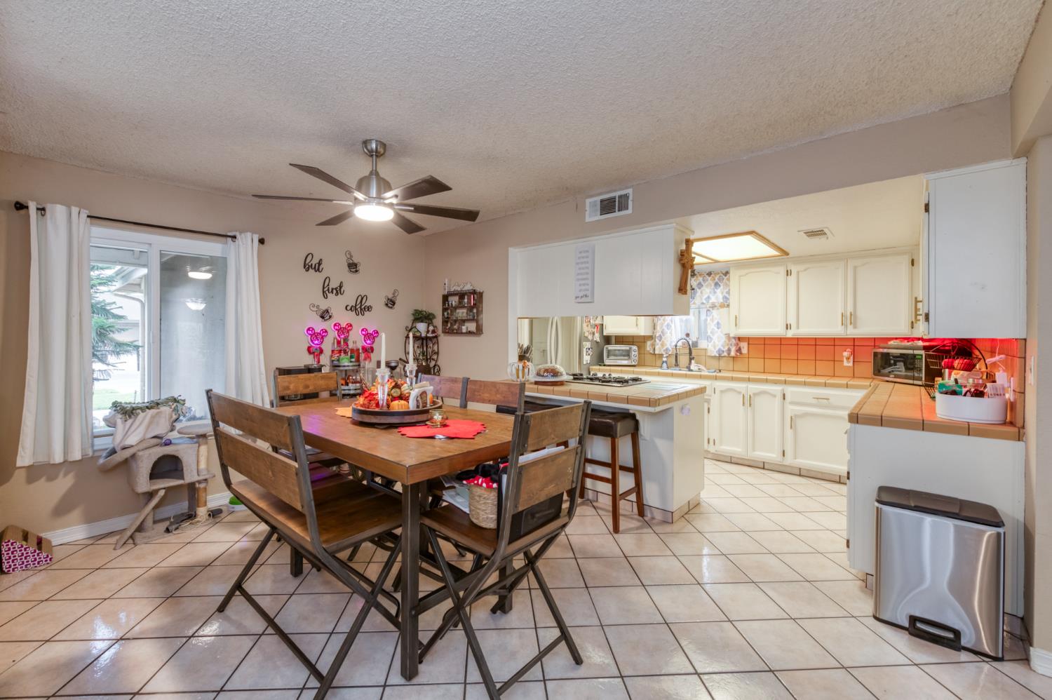 182 E Kennedy Ave, Tulare, CA 93274