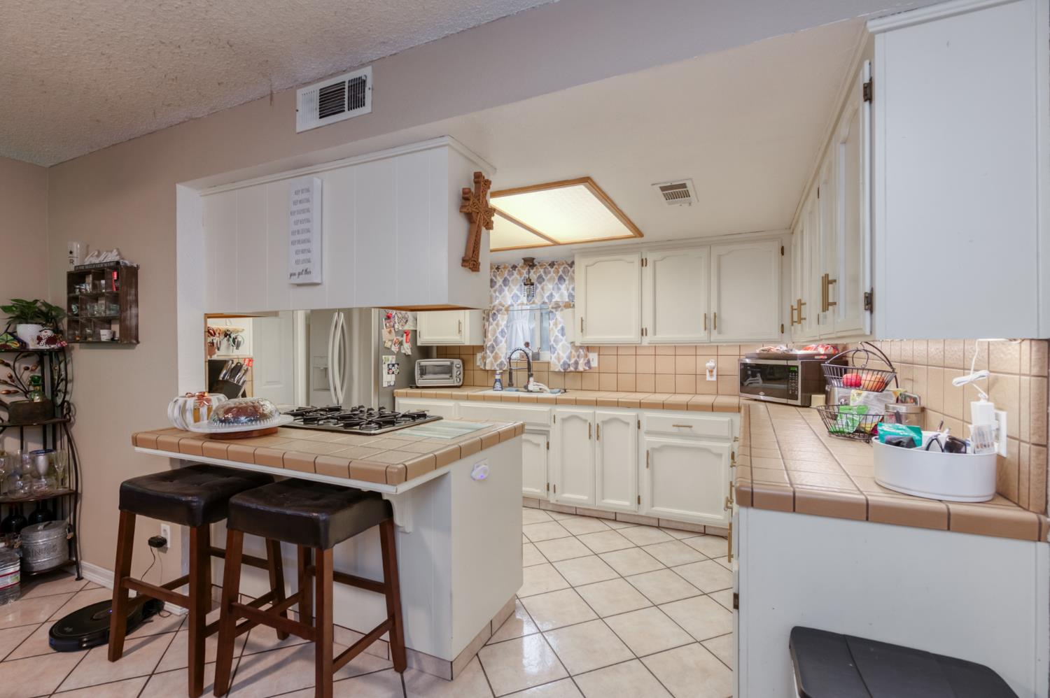 182 E Kennedy Ave, Tulare, CA 93274