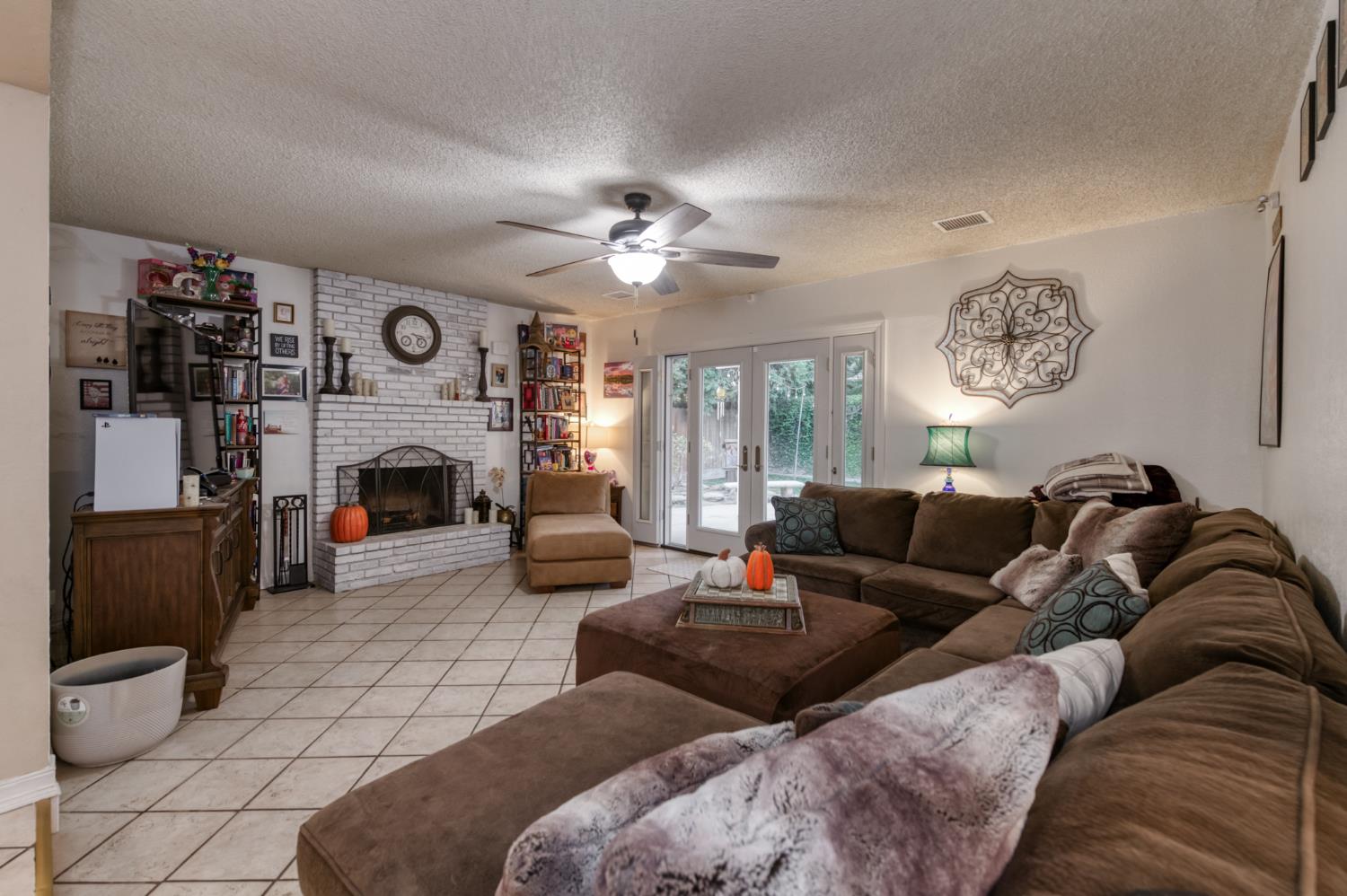 182 E Kennedy Ave, Tulare, CA 93274