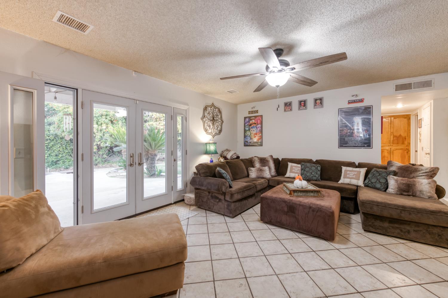 182 E Kennedy Ave, Tulare, CA 93274