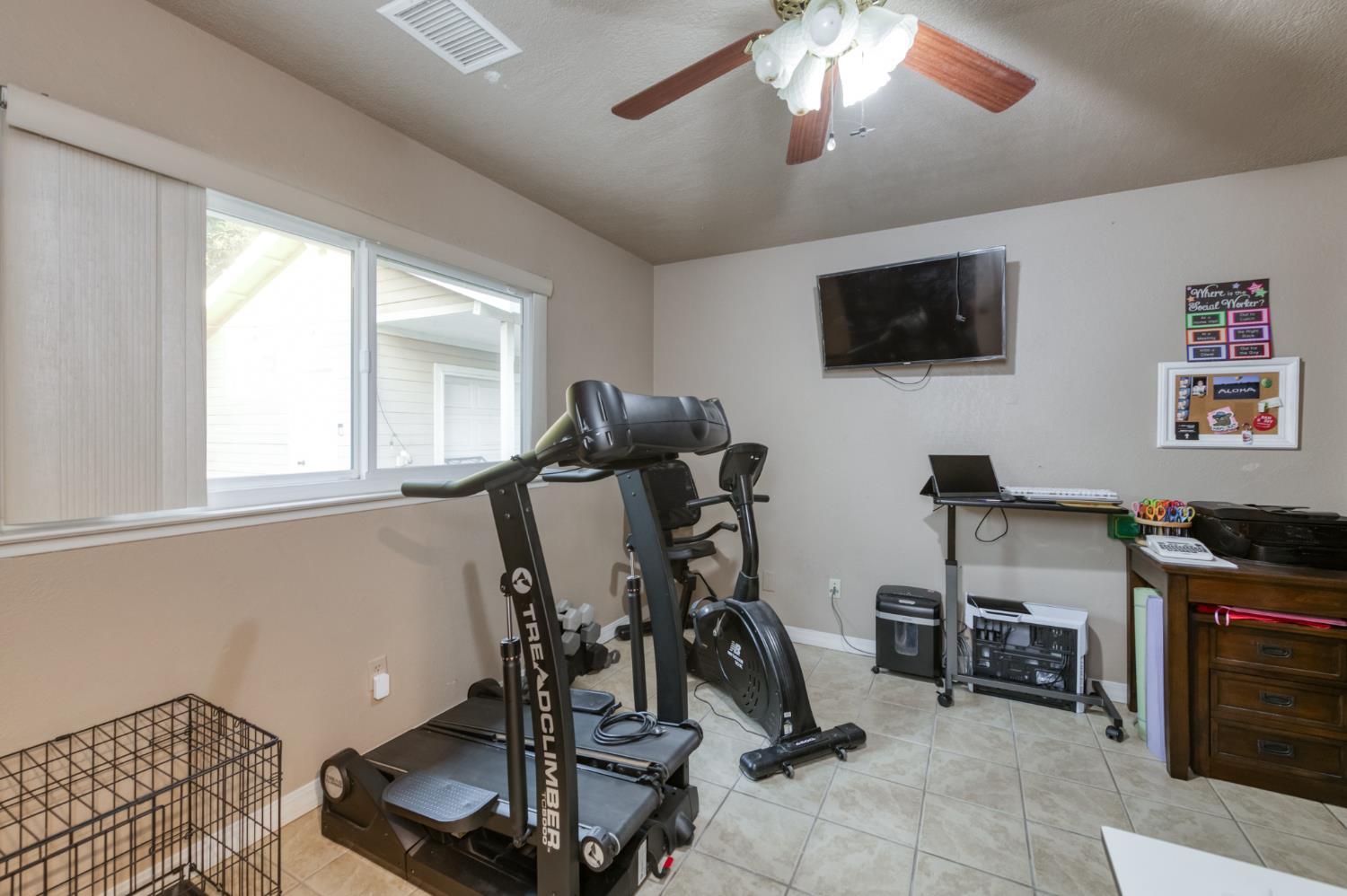 182 E Kennedy Ave, Tulare, CA 93274