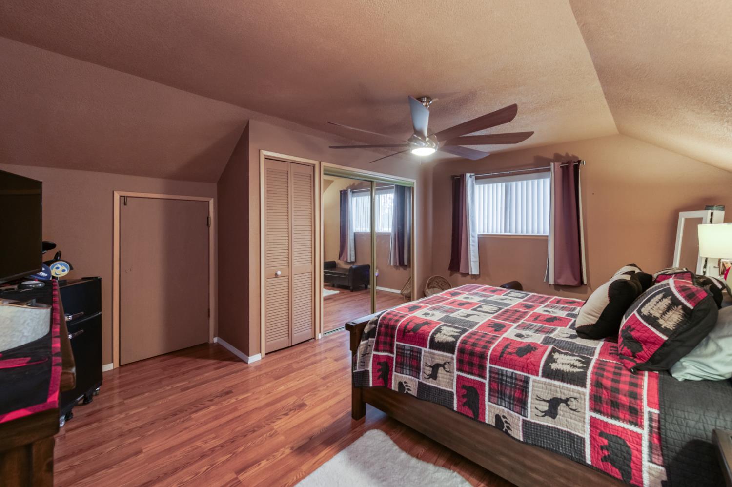 182 E Kennedy Ave, Tulare, CA 93274