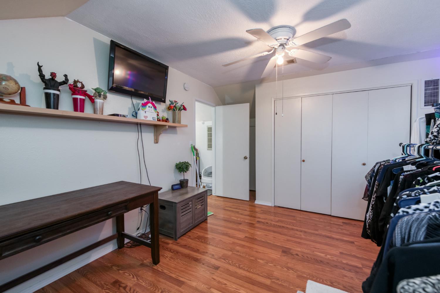 182 E Kennedy Ave, Tulare, CA 93274