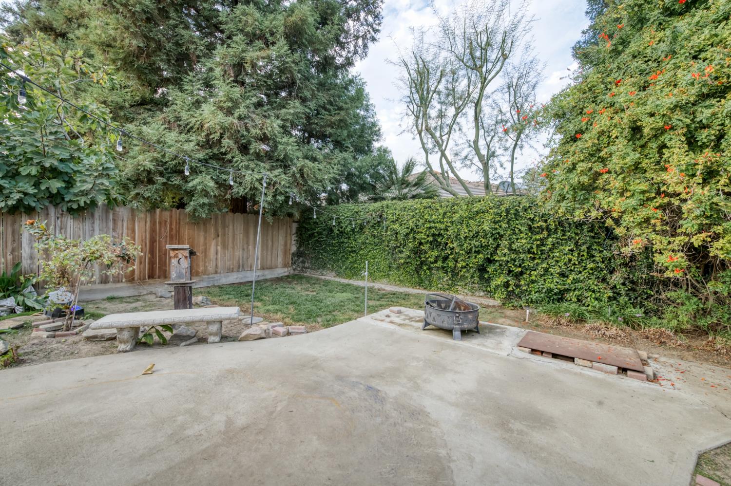 182 E Kennedy Ave, Tulare, CA 93274