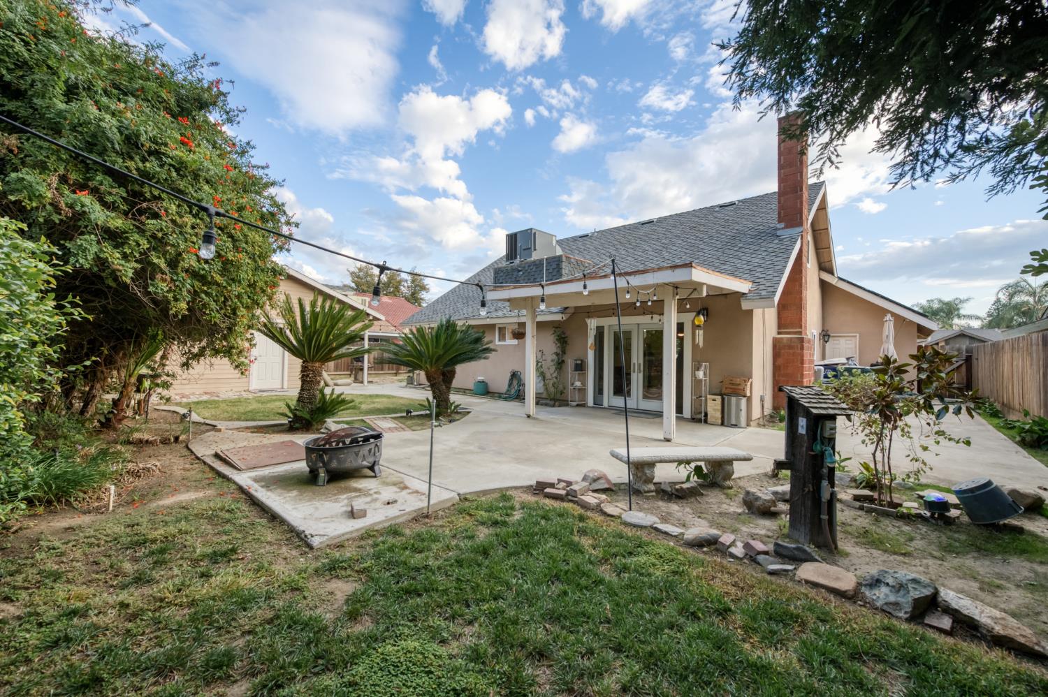 182 E Kennedy Ave, Tulare, CA 93274