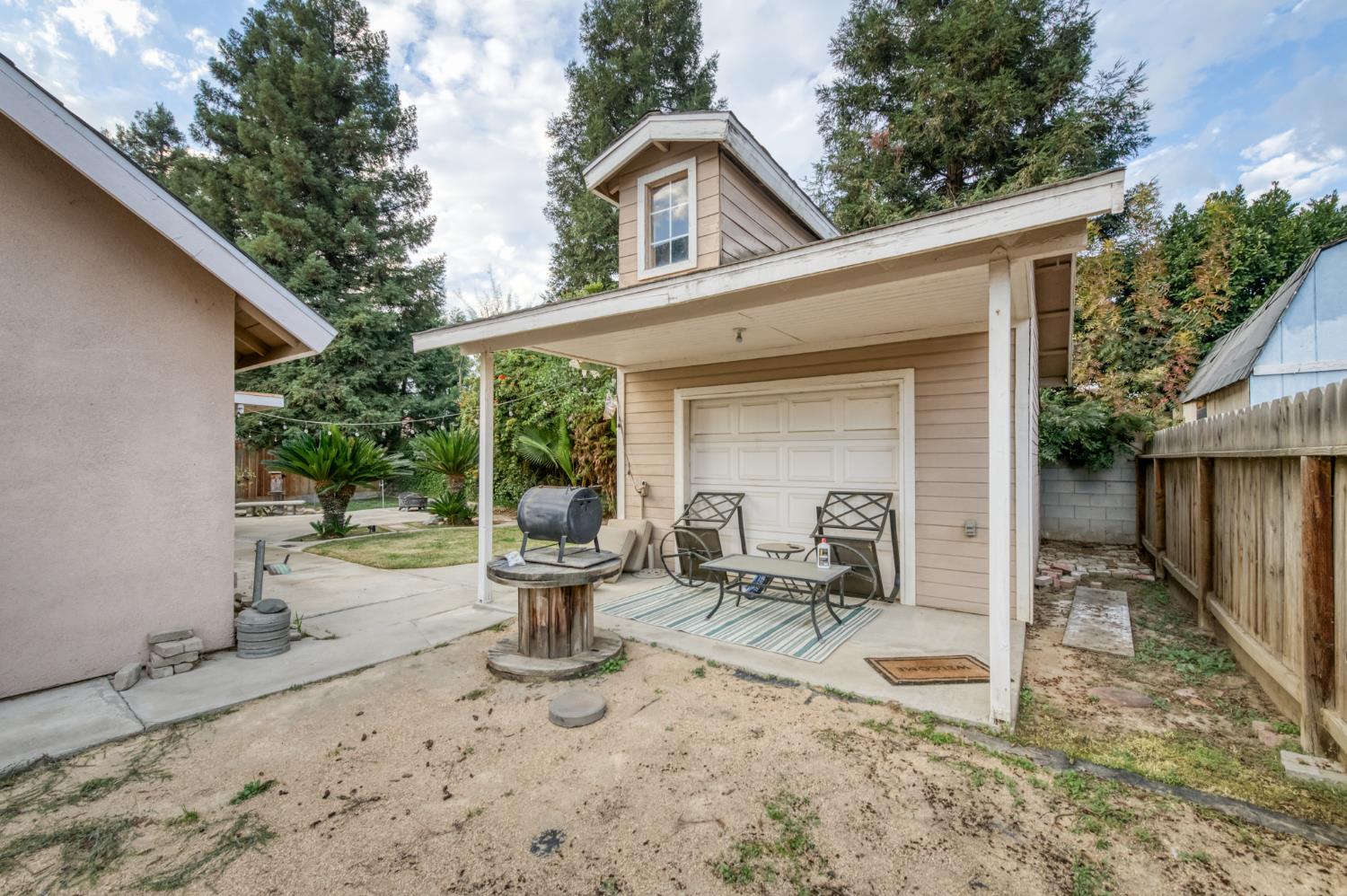 182 E Kennedy Ave, Tulare, CA 93274