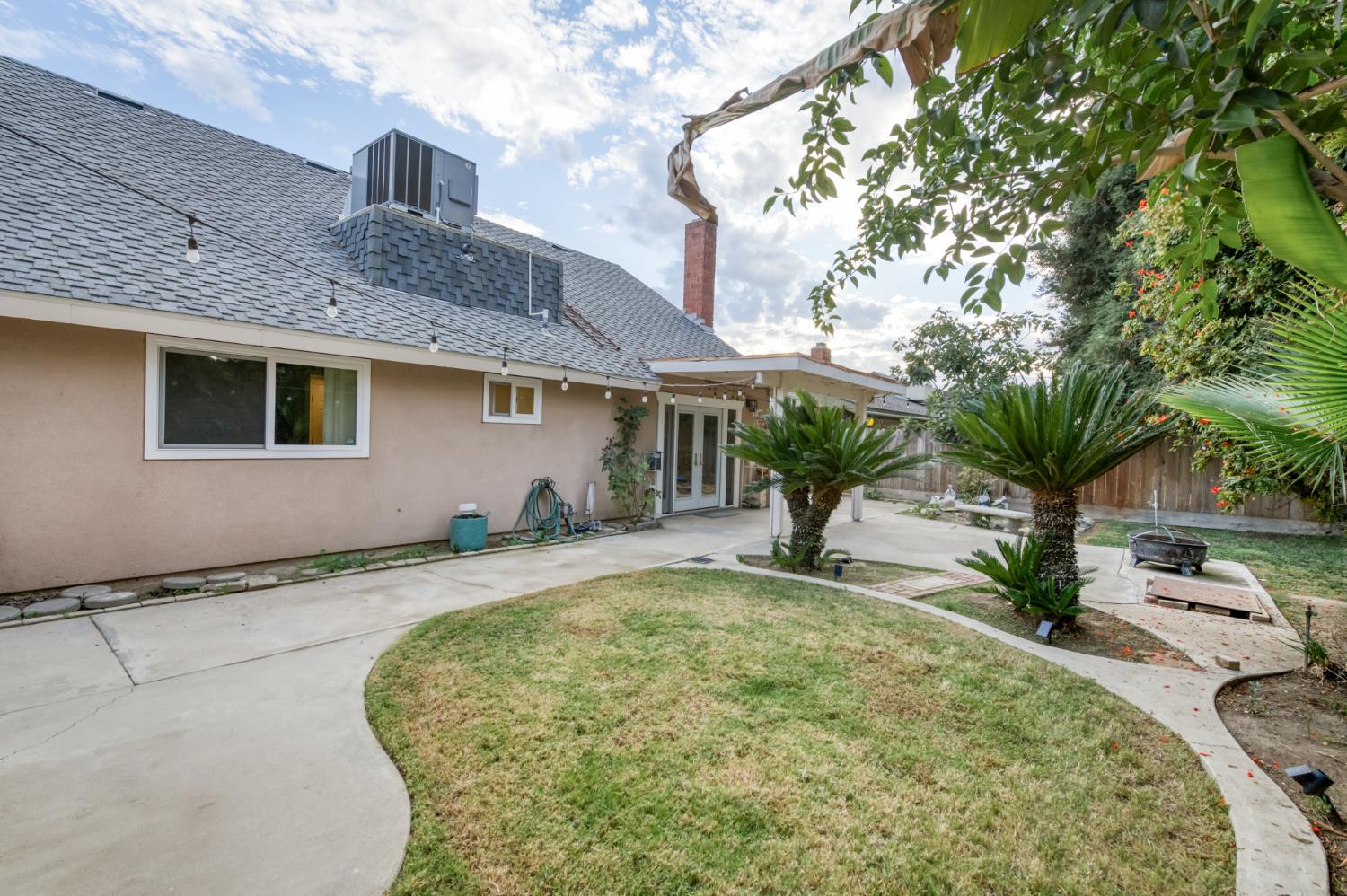 182 E Kennedy Ave, Tulare, CA 93274