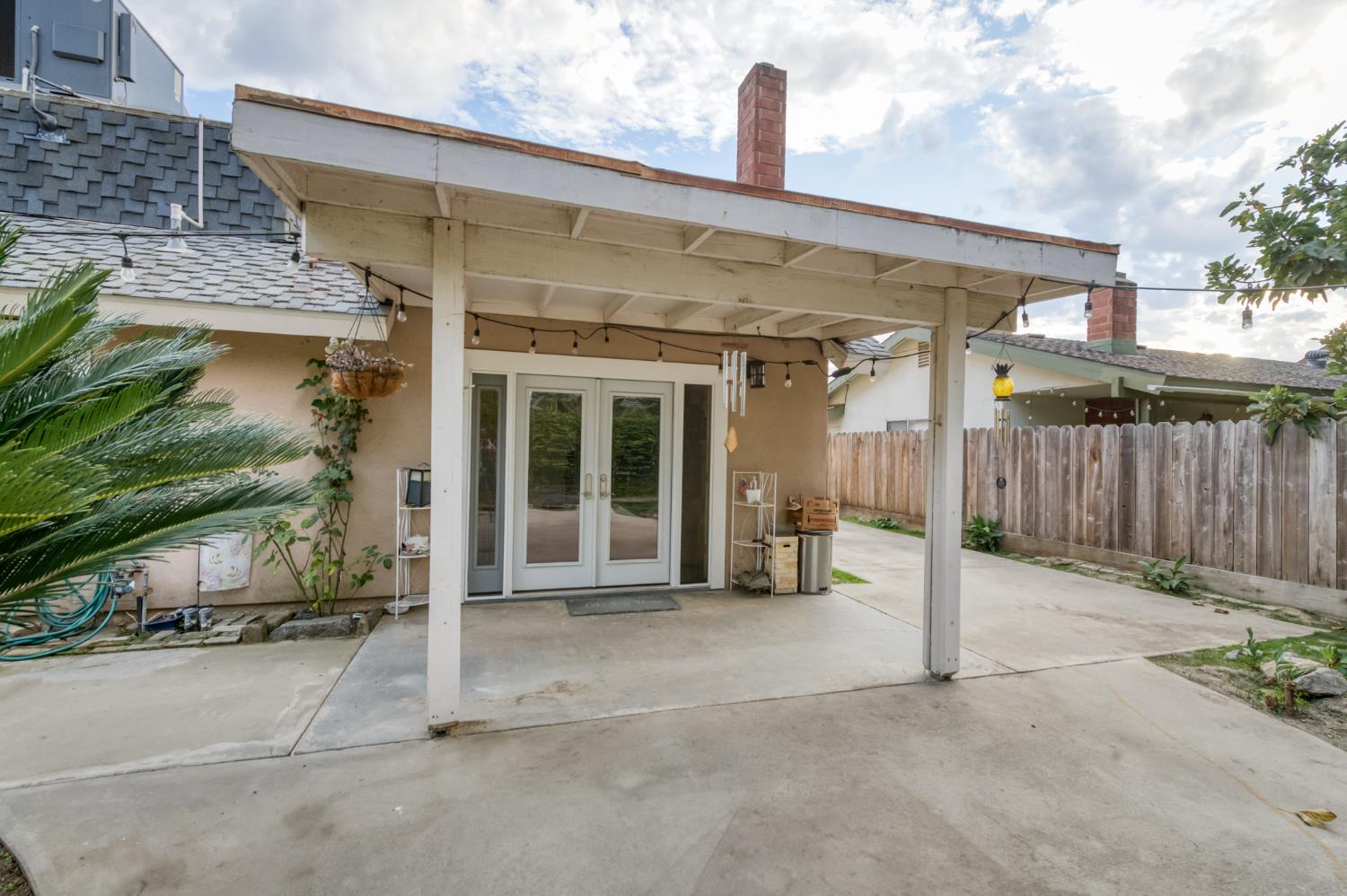 182 E Kennedy Ave, Tulare, CA 93274