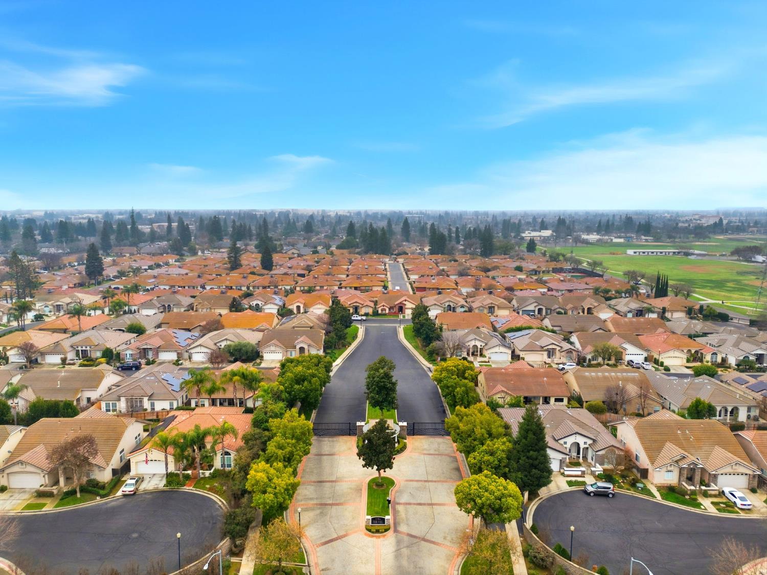 873 E Green Acres Dr, Fresno, CA 93720