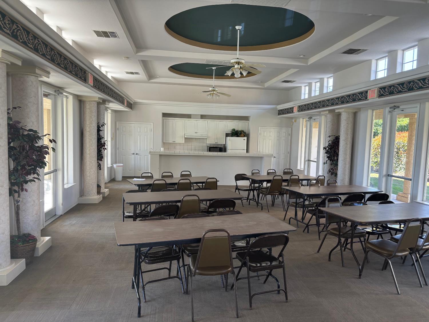 873 E Green Acres Dr, Fresno, CA 93720